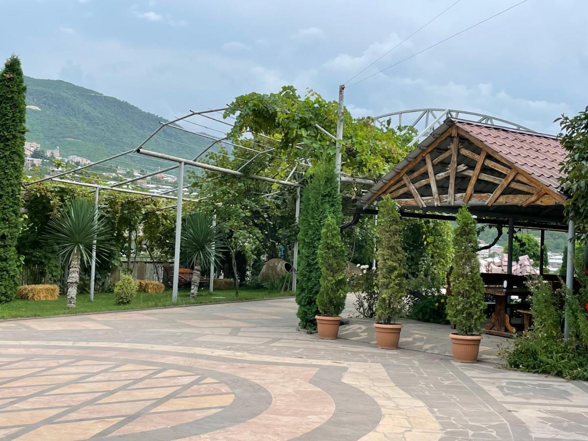 Kamar Hotel Ijevan Exterior foto