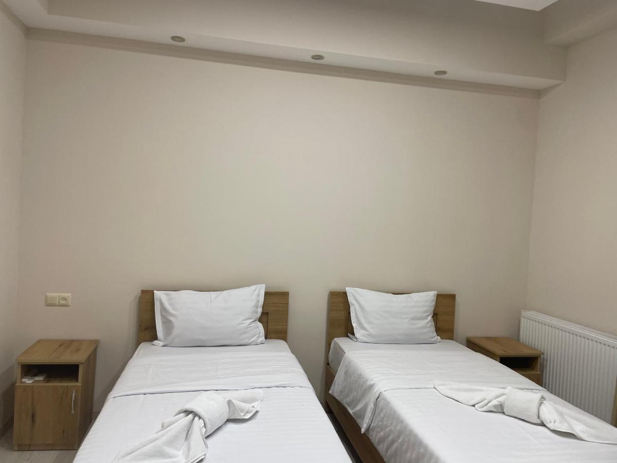 Kamar Hotel Ijevan Exterior foto