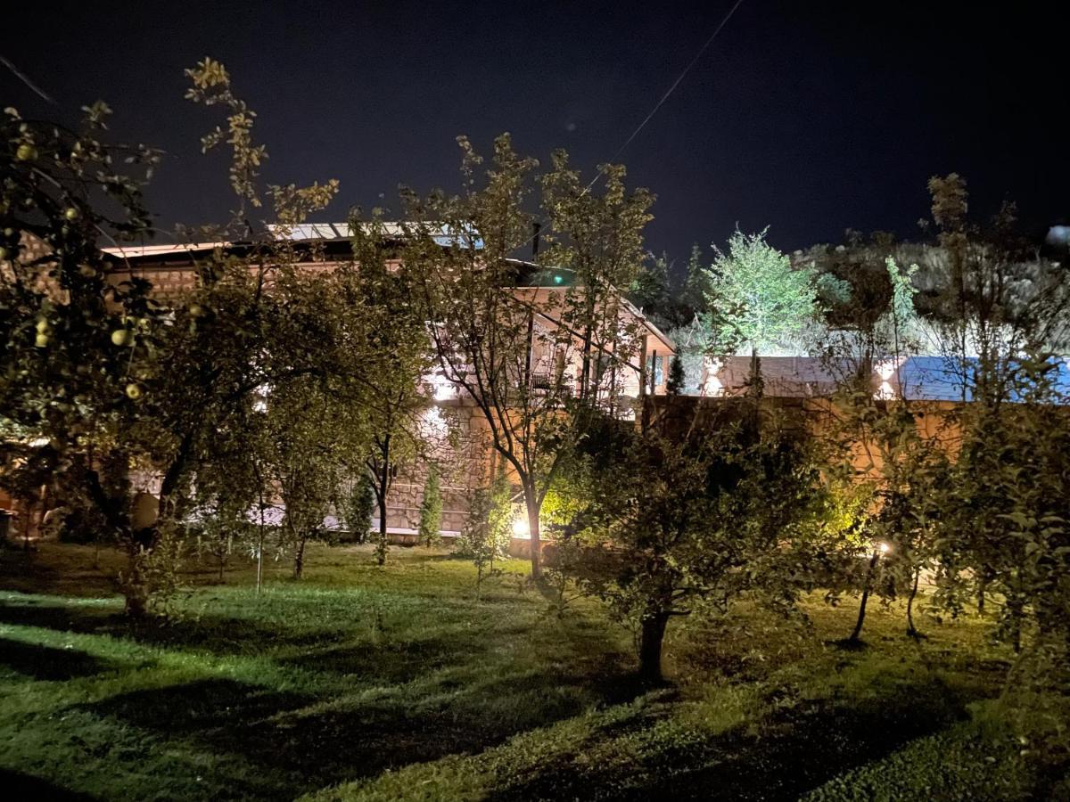 Kamar Hotel Ijevan Exterior foto